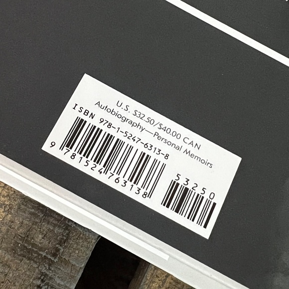 ✶FREE✶ ⇥·Becoming·⇤ Michelle Obama | Hard Cover Book + Hardback Copy Edition - Picture 10 of 16